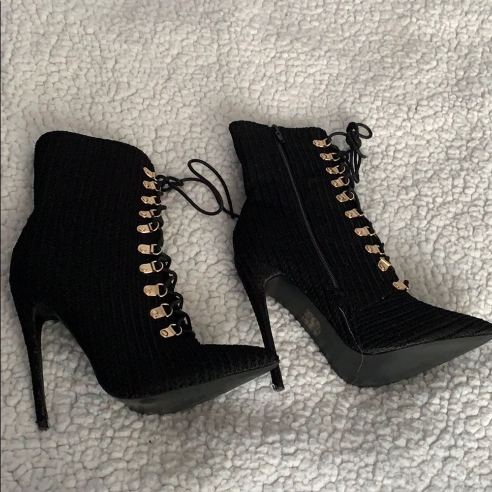 Black tie up shoe
